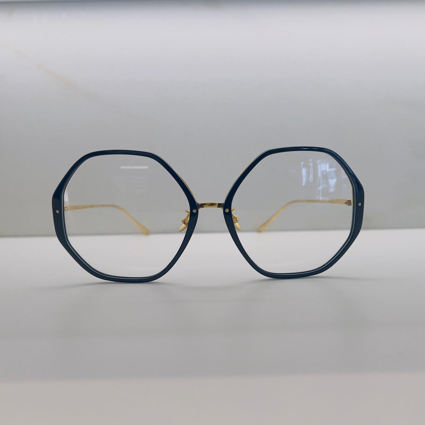 Linda Farrow - Alona